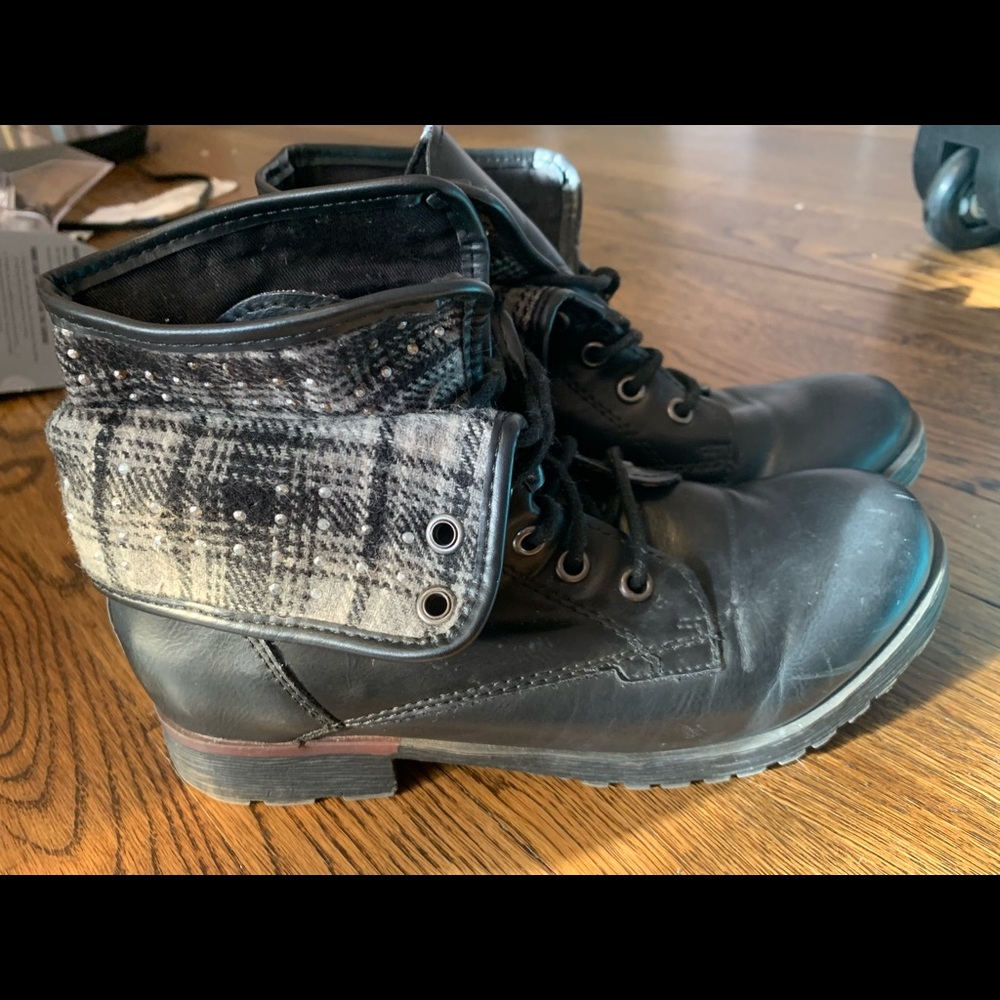 Black Combat Boots (size 6)